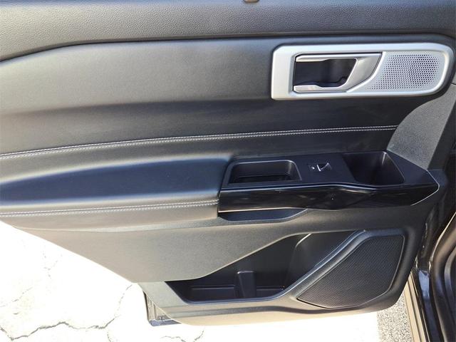Photo of 2022 Agate Black Metallic Ford Explorer