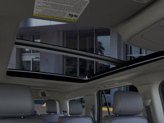 Photo of 2025 Glacier Gray Metallic TriCoat Ford Expedition