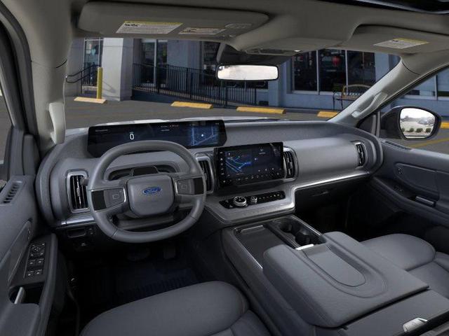 Photo of 2025 Glacier Gray Metallic TriCoat Ford Expedition