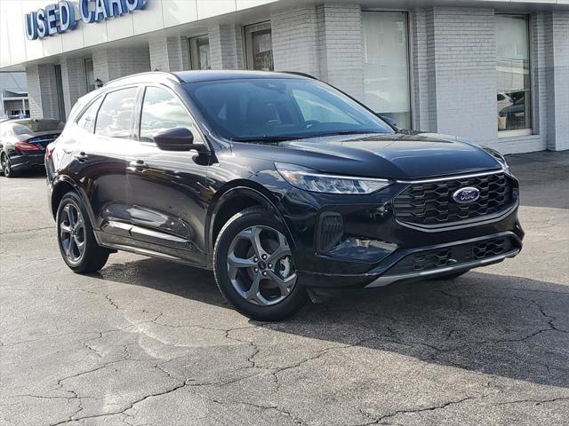 Photo of 2024 Black Metallic Ford Escape