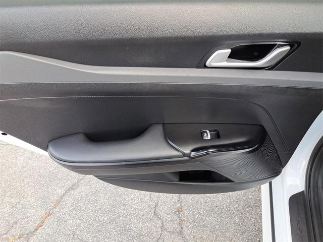 Photo of 2022 Glacial White Pearl Kia K5