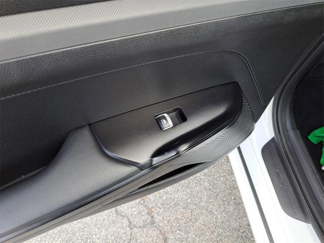 Photo of 2022 Glacial White Pearl Kia K5