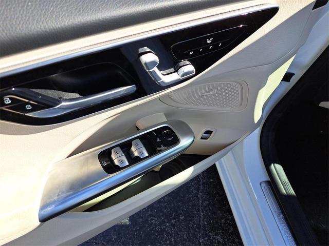 Photo of 2024 Polar White Mercedes-Benz C-Class