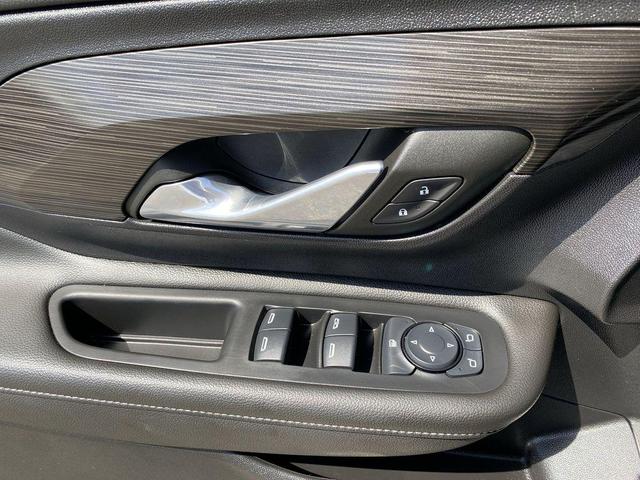 Photo of 2024 Summit White GMC Terrain