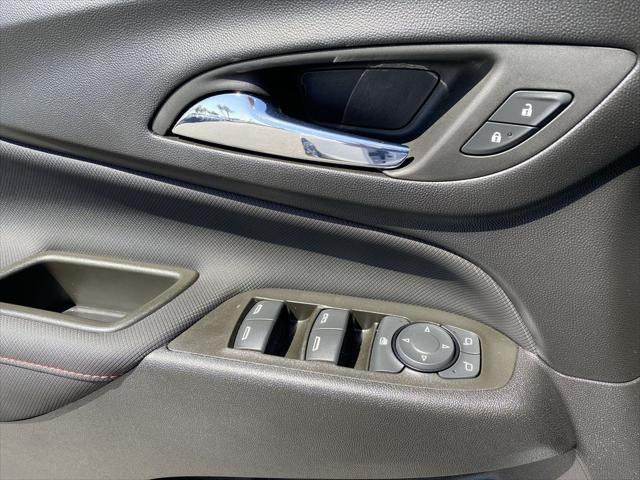 Photo of 2023 Summit White Chevrolet Equinox