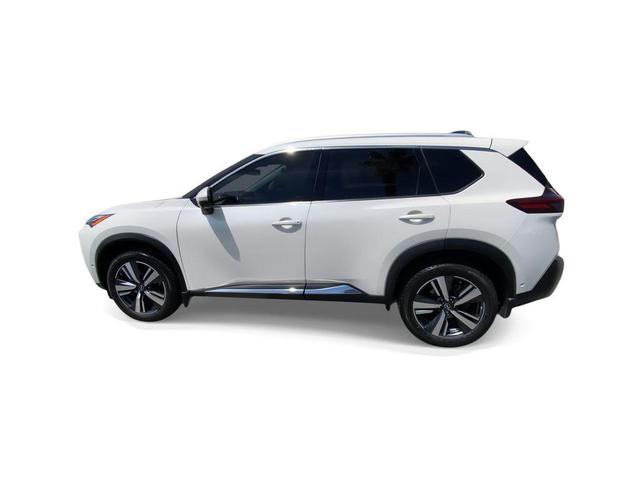 Photo of 2022 Pearl White Tricoat Nissan Rogue