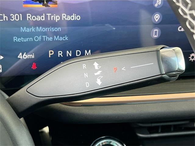 Photo of 2025 Summit White Buick Envision