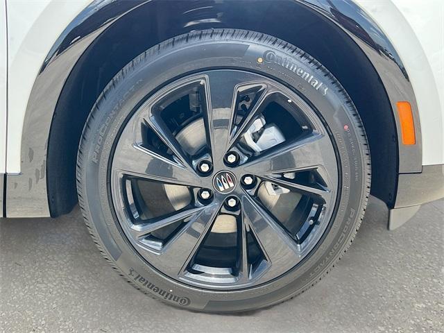 Photo of 2025 Summit White Buick Envision