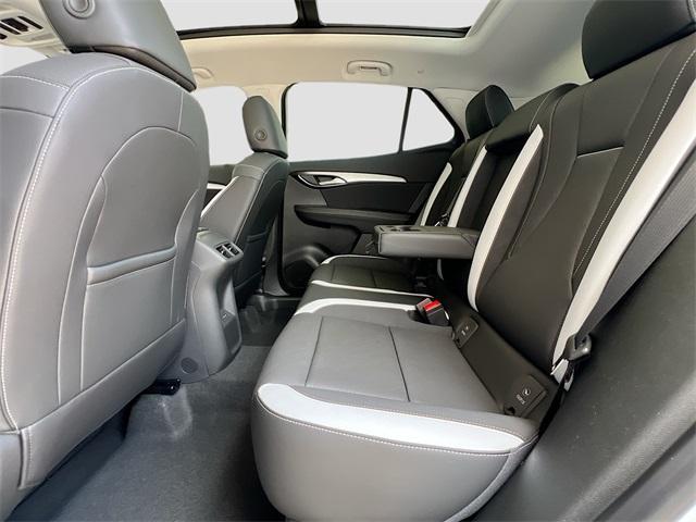 Photo of 2025 Summit White Buick Envision