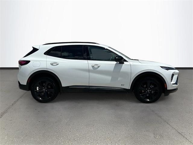 Photo of 2025 Summit White Buick Envision