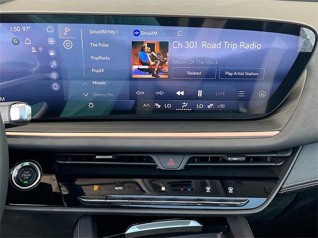 Photo of 2025 Summit White Buick Envision
