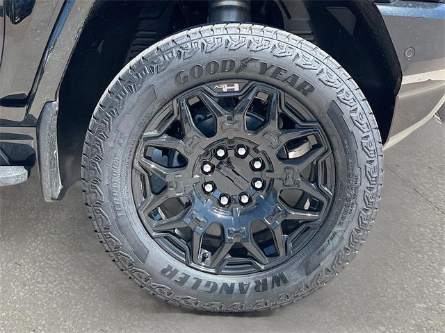 Photo of 2025 Black GMC HUMMER EV Pickup