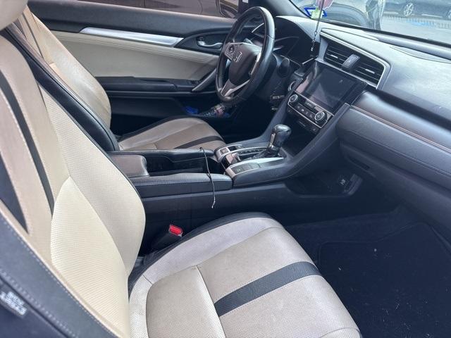 Photo of 2018 White Honda Civic