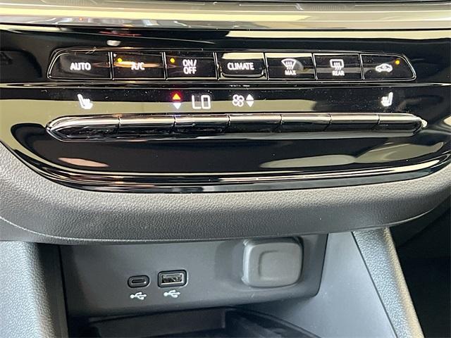 Photo of 2025 White Frost Tri-Coat Buick Envista