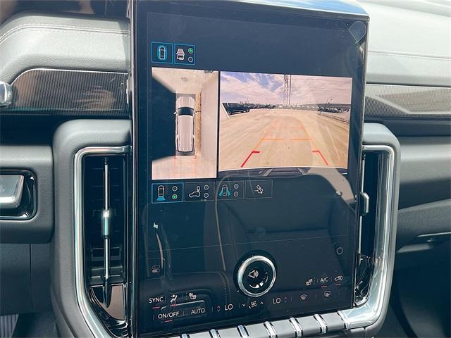 Photo of 2025 Summit White GMC Yukon XL