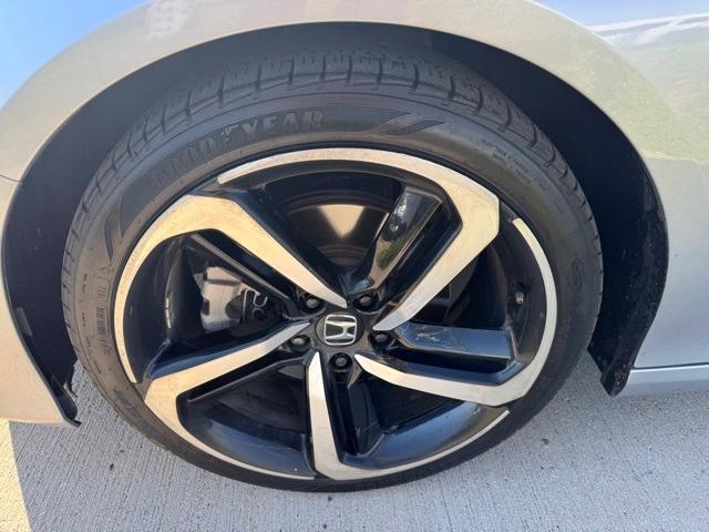 Photo of 2021 Lunar Silver Metallic Honda Accord