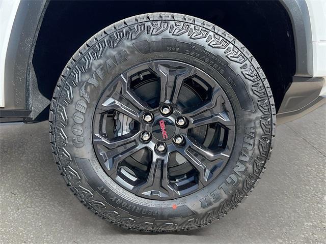 Photo of 2025 Summit White GMC Canyon