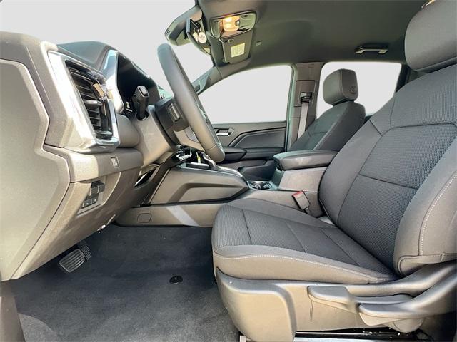 Photo of 2025 Summit White GMC Canyon