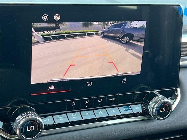 Photo of 2025 Summit White GMC Canyon