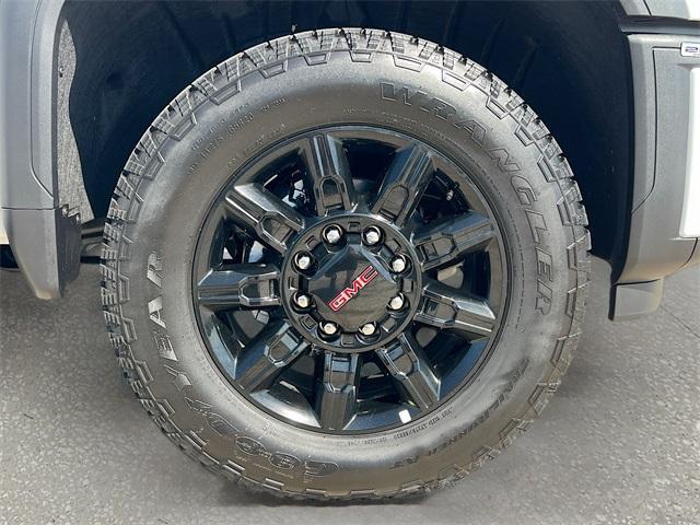 Photo of 2025 Summit White GMC Sierra 2500