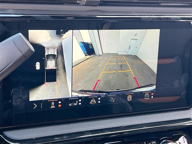 Photo of 2025 Summit White GMC Sierra 2500