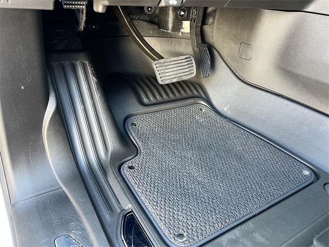 Photo of 2025 Summit White GMC Sierra 2500