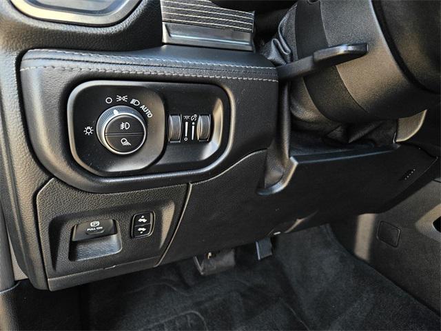 Photo of 2020 Diamond Black Crystal Pearlcoat RAM 1500