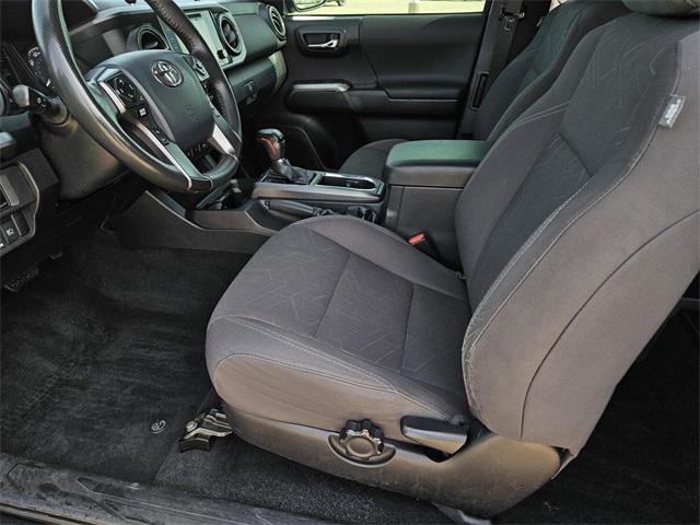 Photo of 2018 Blazing Blue Pearl Toyota Tacoma