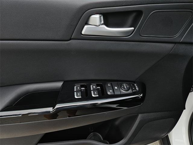 Photo of 2021 Snow White Pearl Kia Sportage