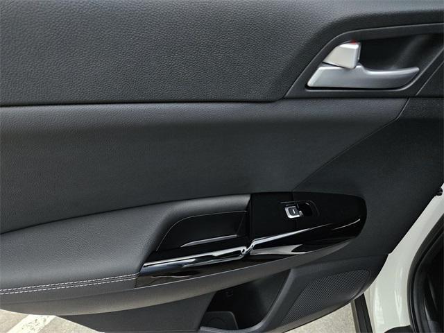Photo of 2021 Snow White Pearl Kia Sportage
