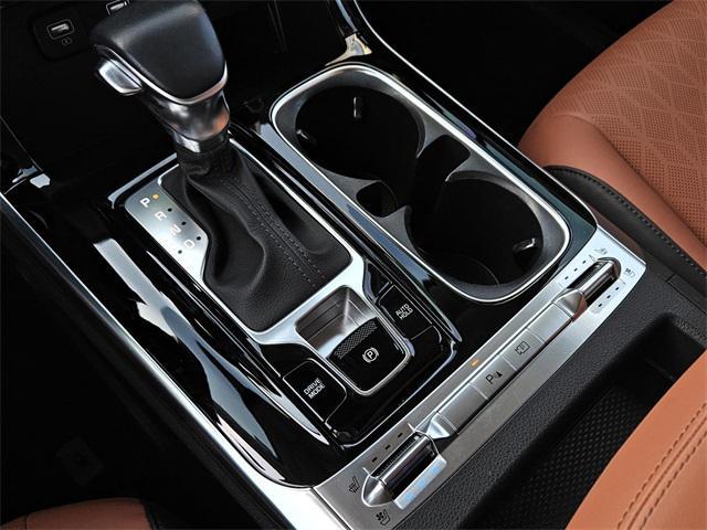 Photo of 2023 Ceramic Silver Kia Carnival
