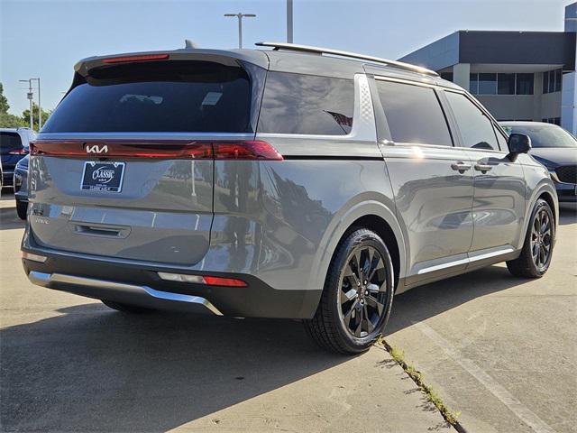 Photo of 2023 Ceramic Silver Kia Carnival