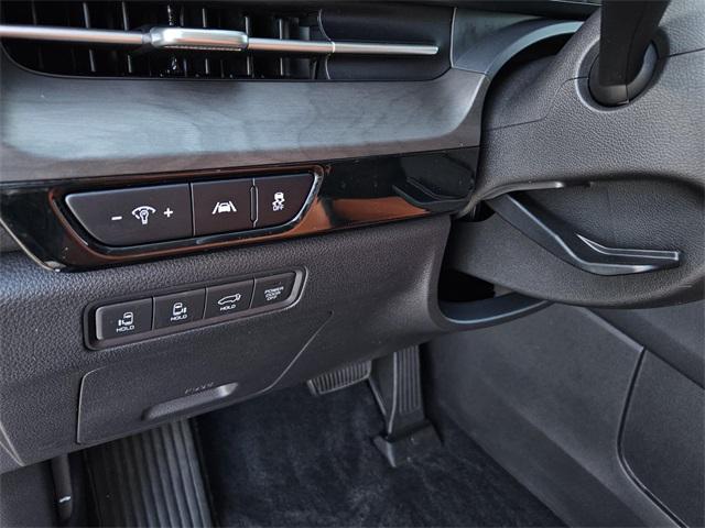 Photo of 2023 Ceramic Silver Kia Carnival