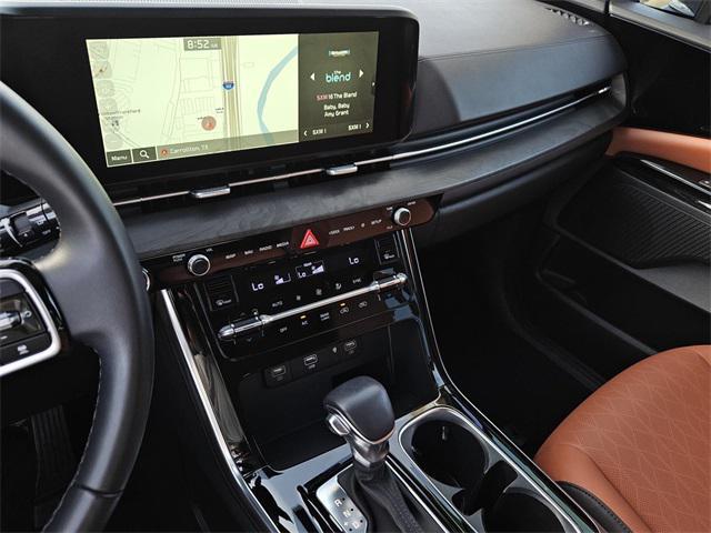 Photo of 2023 Ceramic Silver Kia Carnival