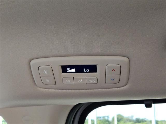 Photo of 2023 Ceramic Silver Kia Carnival