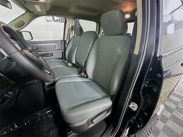 Photo of 2020 Diamond Black Crystal Pearlcoat RAM 1500 Classic