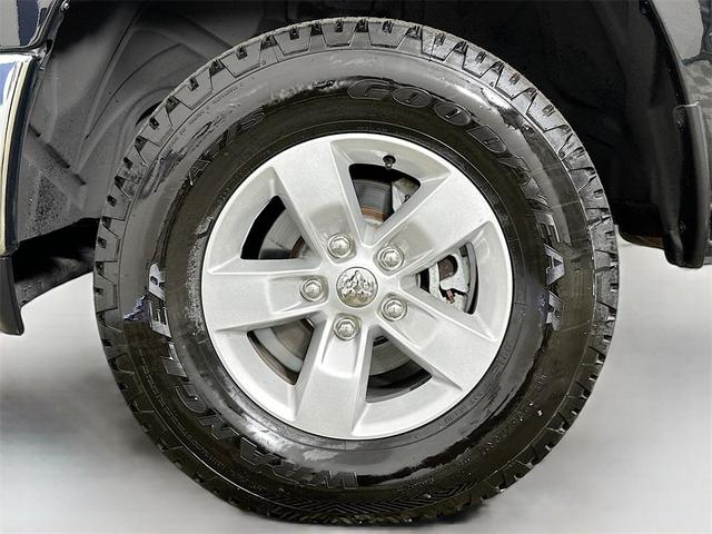 Photo of 2020 Diamond Black Crystal Pearlcoat RAM 1500 Classic