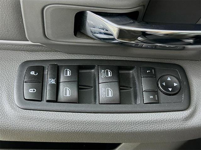 Photo of 2020 Diamond Black Crystal Pearlcoat RAM 1500 Classic