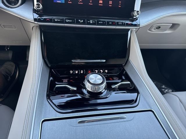 Photo of 2025 Bright White Clearcoat Jeep Wagoneer
