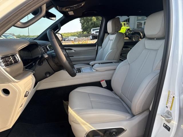 Photo of 2025 Bright White Clearcoat Jeep Wagoneer