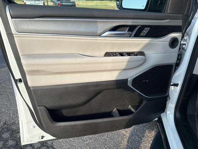 Photo of 2025 Bright White Clearcoat Jeep Wagoneer