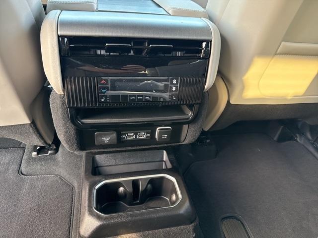 Photo of 2025 Bright White Clearcoat Jeep Wagoneer