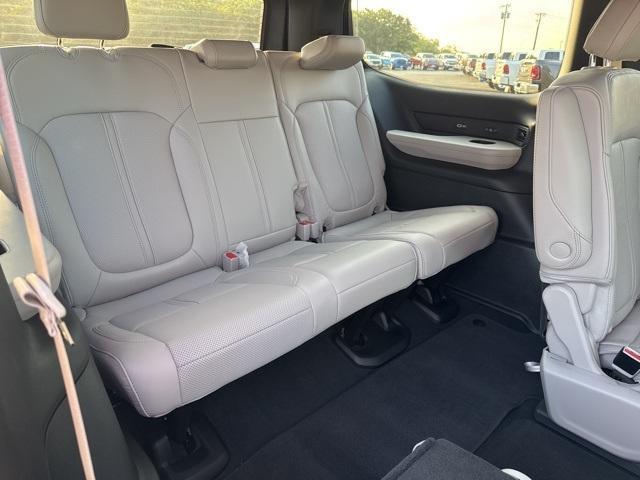 Photo of 2025 Bright White Clearcoat Jeep Wagoneer