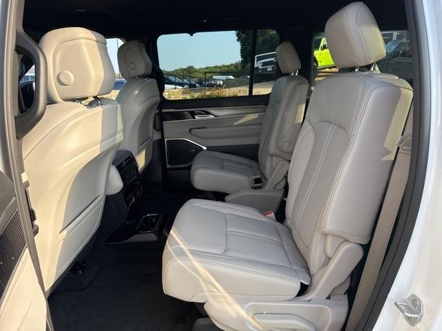 Photo of 2025 Bright White Clearcoat Jeep Wagoneer