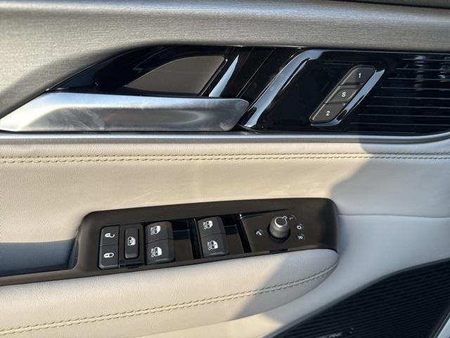 Photo of 2025 Bright White Clearcoat Jeep Wagoneer