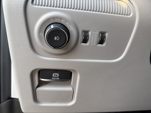 Photo of 2025 Bright White Clearcoat Jeep Wagoneer