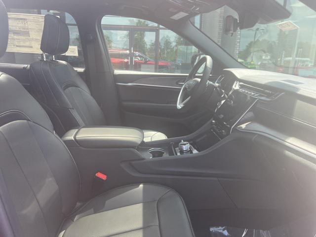 Photo of 2025 Velvet Red Pearlcoat Jeep Grand Cherokee L