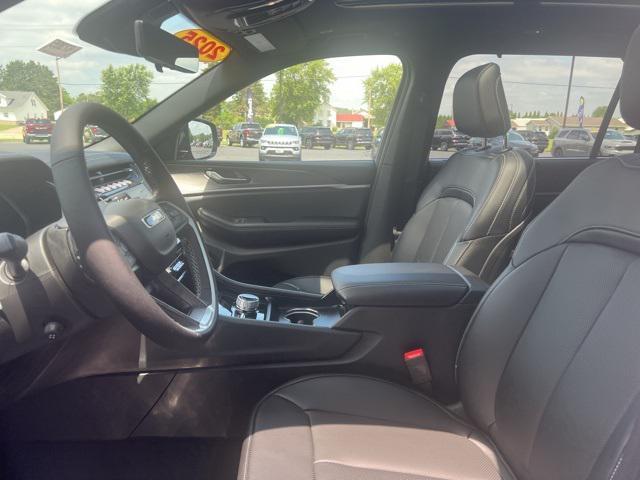 Photo of 2025 Velvet Red Pearlcoat Jeep Grand Cherokee L