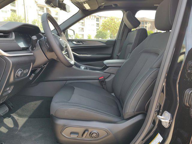 Photo of 2025 Diamond Black Crystal Pearlcoat Jeep Grand Cherokee