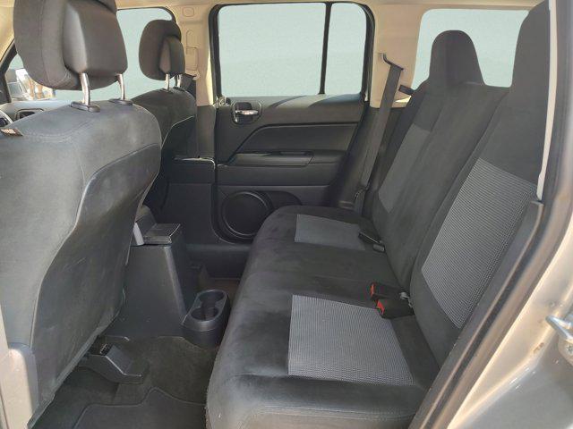 Photo of 2016 Billet Silver Metallic Clearcoat Jeep Patriot